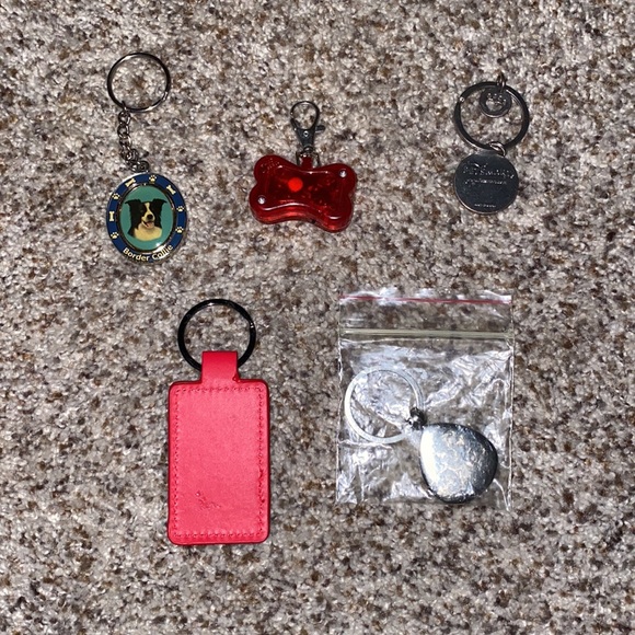 Set of 5 Dogs Keychains - Picture 2 of 2